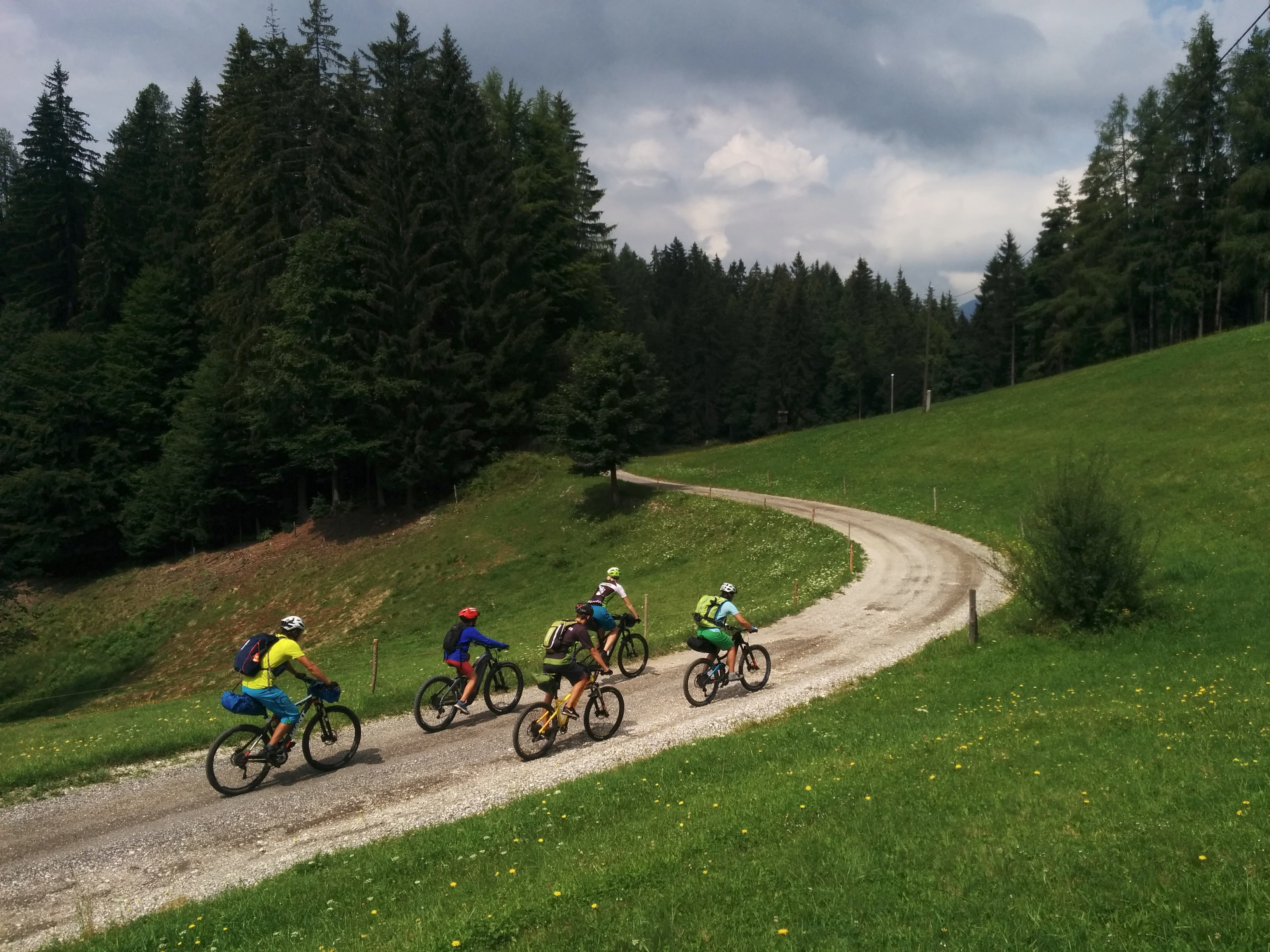 Kako biti bikepacker in pri tem ne spati v mokri travi